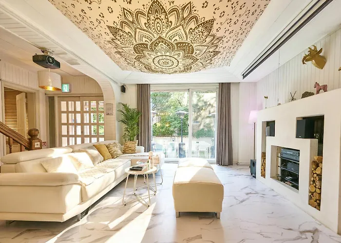Vakantiehuis Sg Tailored Service 5 Min Walk From Metro