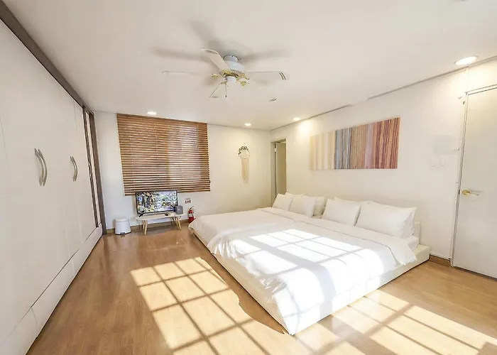Sg Tailored Service 5 Min Walk From Metro Vakantiehuis *